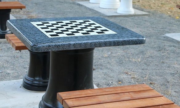 В одному з черкаських скверів з'являться столи для гри в шахи