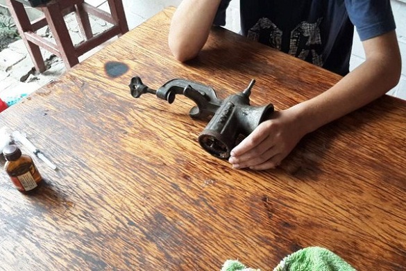 У Черкасах рятувальники звільнили з м'ясорубки палець 14-річного хлопця (ФОТО)