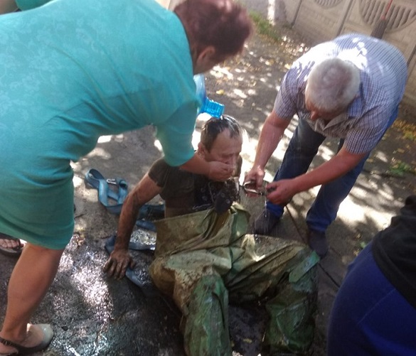 На Черкащині із колектора з нечистотами рятували чоловіків