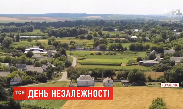 Журналісти знайшли на Черкащині найцентровішу хату України (ВІДЕО)