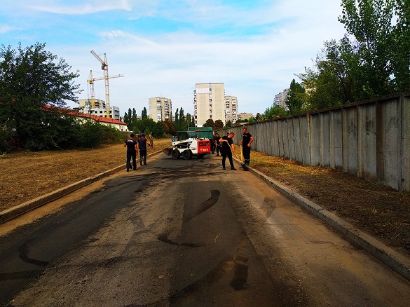 У Черкасах відремонтували дорогу, якою щодня проїжджають рятувальники (ФОТО)