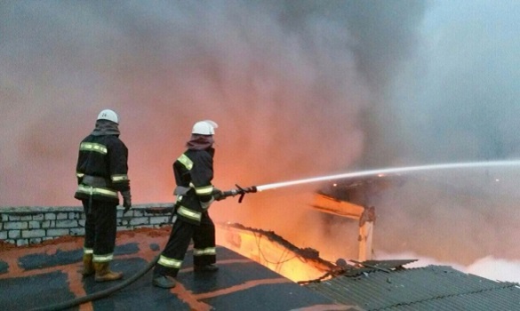 На Черкащині горів дах спортивно-оздоровчого центру: людей евакуювали