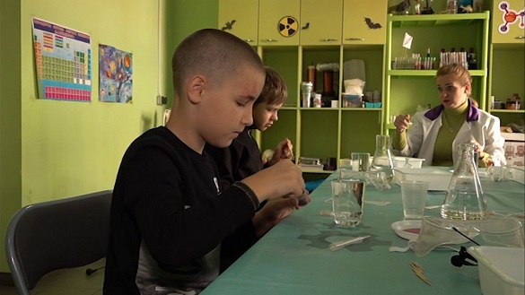 Переселенка відкрила дослідний центр для дітей у Черкасах (ВІДЕО)