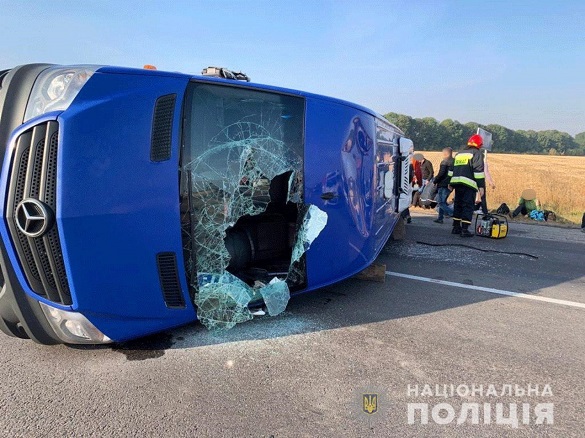 У мережі з'явилося відео фатального зіткнення вантажівки з рейсовим автобусом під Жашковом