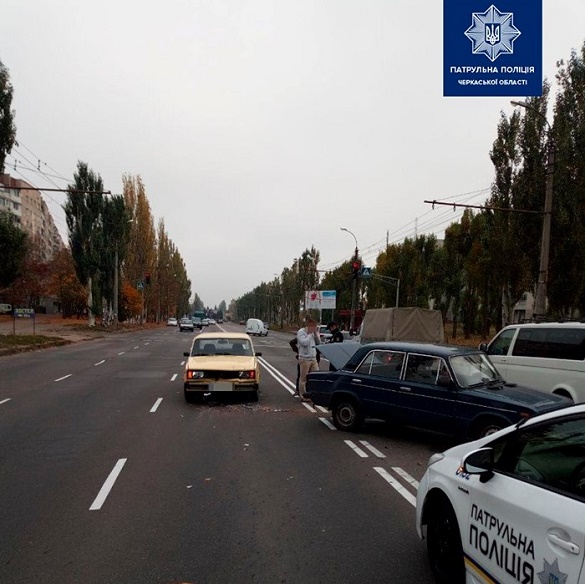 ДТП раритетів: у Черкасах на дорозі зіткнулися два Жигулі (ФОТО)
