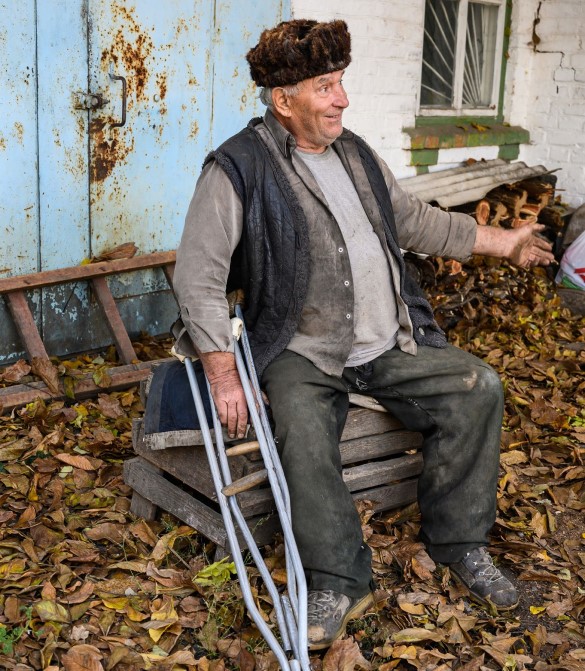 36 кілометрів на інвалідному візку: пенсіонер з Черкащини самотужки добирається до соцпрацівників