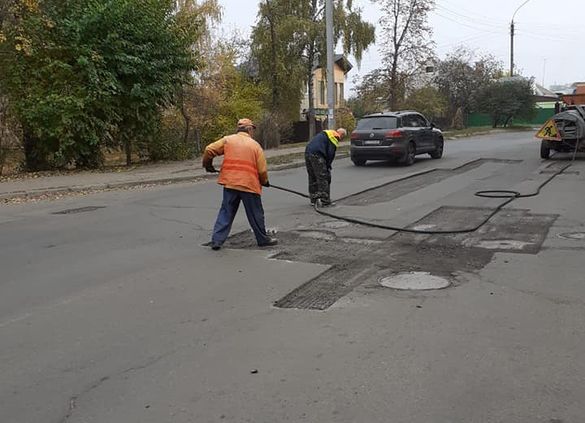Черкаські комунальники розповіли, на яких вулицях підлатали дороги