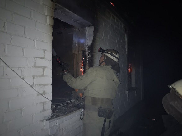 На Черкащині вогонь майже повністю знищив житловий будинок