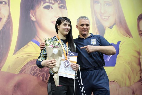 Дві черкащанки перемогли на Кубку України з боксу в Черкасах