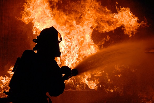 Через необережне поводження з вогнем на Черкащині ледь не згорів будинок