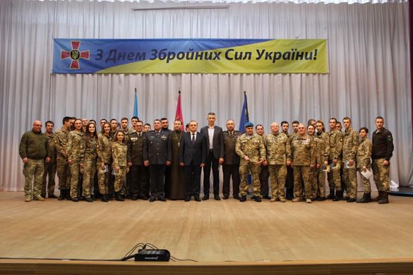 На Черкащині з нагоди Дня Збройних Сил України випускники вишу отримали перше військове звання