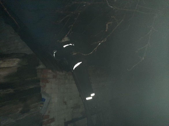 Через необережність під час куріння на Черкащині загорілася надвірна споруда