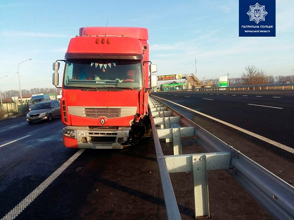 На Черкащині сталася ДТП за участі вантажівки (ФОТО)