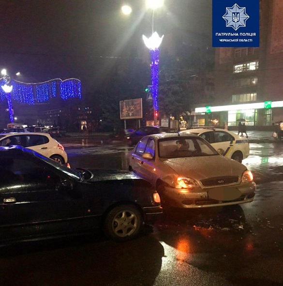 На перехресті у Черкасах зіштовхнулися дві автівки (ФОТО)