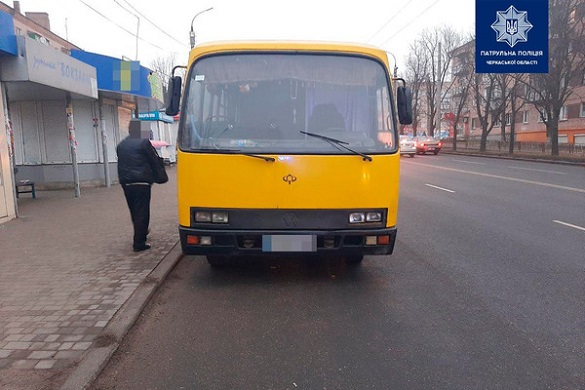 Зранку у Черкасах зупинили водія пасажирської маршрутки напідпитку (ВІДЕО)