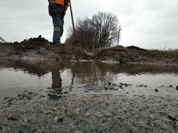 На дорогах Черкащини проводять роботи з водовідведення (ФОТО)