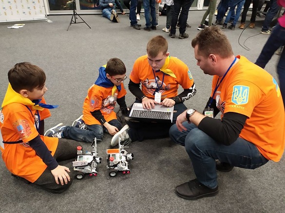 Юні черкаські робототехніки зайняли четверте місце на міжнародному конкурсі (ФОТО)