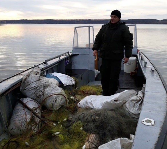 У річці на Черкащині екологи знайшли більше 40 сіток