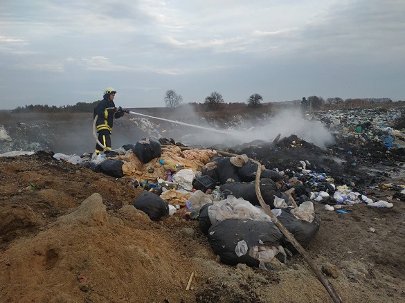Міське сміттєзвалище горіло на Черкащині (ФОТО)