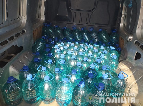 Водій на Черкащині перевозив автівкою понад пів тонни спирту