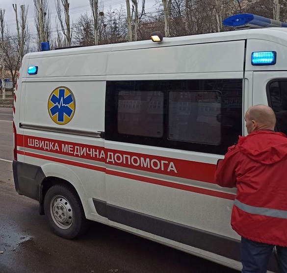 Кондукторка у Черкасах виштовхала медиків з тролейбусу