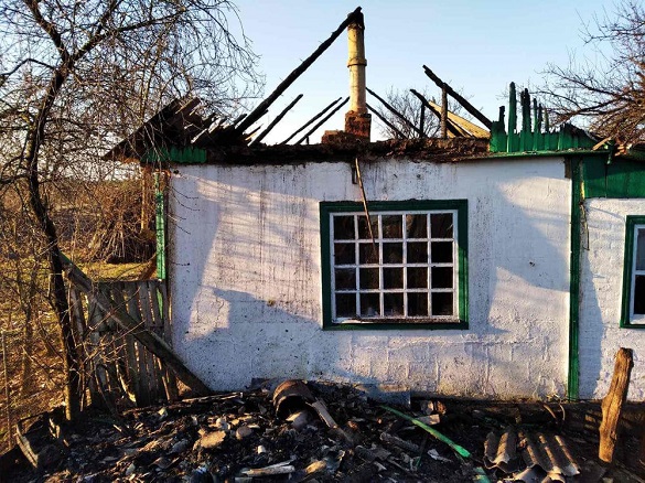 Надвірна споруда горіла у селі на Черкащині (ФОТО)