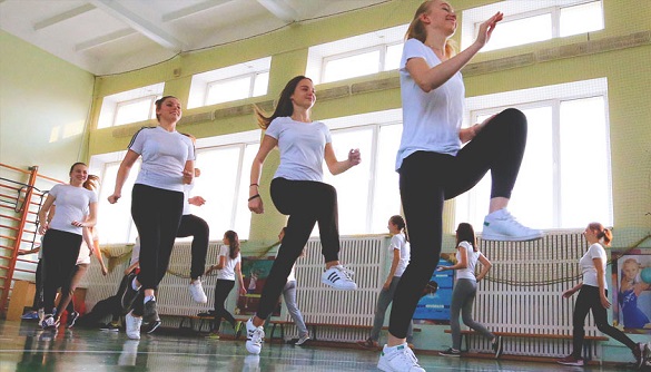 В одній з шкіл у Черкасах запровадили онлайн уроки фізкультури (ВІДЕО)
