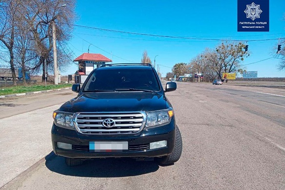 Автомобіль, який був у розшуку в Києві, виявили черкаські патрульні (ФОТО)