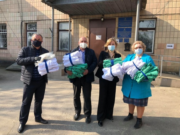 Медиків амбулаторій та ФАПів Чигиринського району забезпечили захисними костюмами для боротьби із коронавірусом