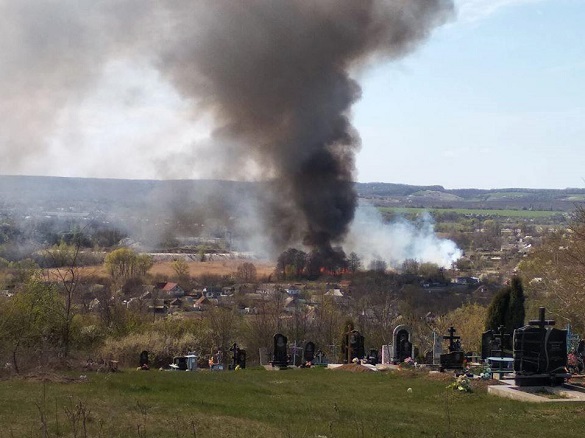 У Страсну п'ятницю в Черкаській області ледь не згоріло ціле село (ФОТО)