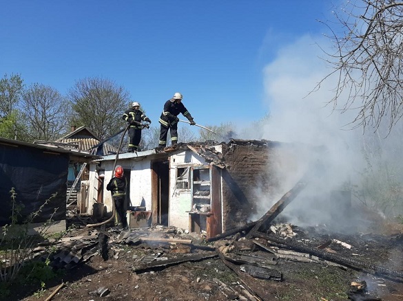 У приватному домоволодінні на Черкащині сталася пожежа (ВІДЕО)