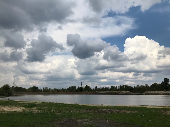 Одне із озер на Черкащині очистили та запустили в нього мальків (ФОТО)