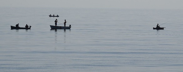 Двоє рибалок у Черкасах втрапили в шторм та не змогли дістатися до берега