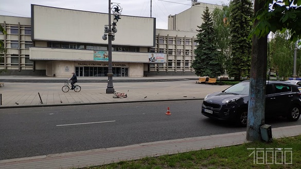 Водій загинув: у середмісті Черкас автівка зіштовхнулася з велосипедистом (ФОТО)