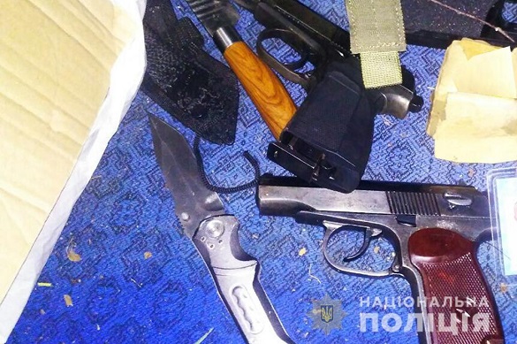 Поліцейські на Черкащині виїхали на сімейний конфлікт, а вилучили зброю та набої (ФОТО)