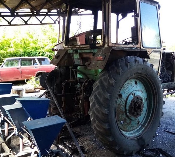 Через помсту: на Черкащині п'яні жінки підпалили трактор (ФОТО)