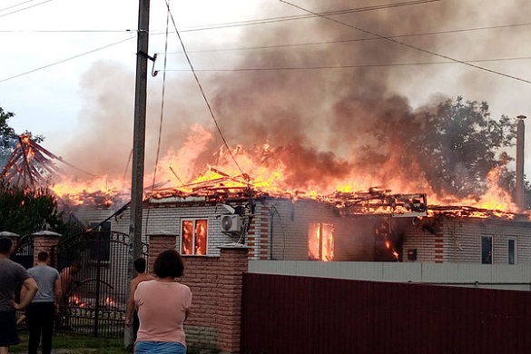 Багатодітна черкаська родина, в будинок якої вдарила блискавка, потребує допомоги (ФОТО)