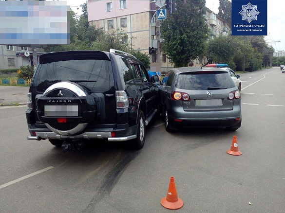 Один з водіїв не надав переваги в русі іншому: у Черкасах сталася ДТП (ФОТО)