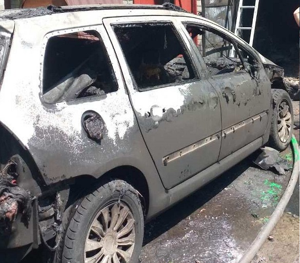 Автомобіль загорівся в гаражі на Черкащині (ФОТО)