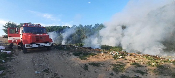 На Черкащині загорілося звалище побутових відходів (ФОТО)