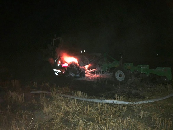 На Черкащині під час робіт загорівся трактор (ФОТО)