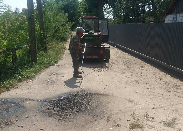 В ОТГ на Черкащині ремонтують дорогу за власний кошт (ФОТО)