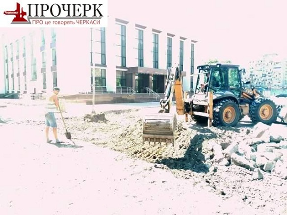 Поховання знайшли на Театральній площі у Черкасах (ФОТО)