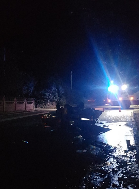 На Черкащині перекинувся автомобіль: постраждало двоє (ФОТО)