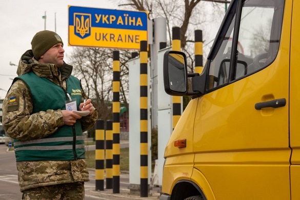 Уряд тимчасово заборонив в’їзд іноземців в Україну
