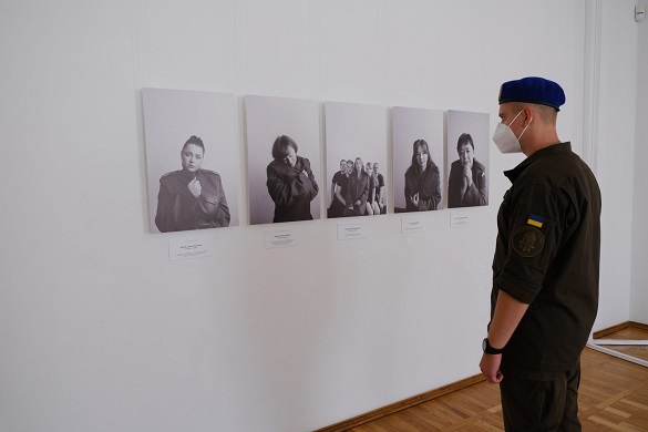 Війна очима рідних загиблих військових: у Черкасах показали фотопроєкт (ФОТО)