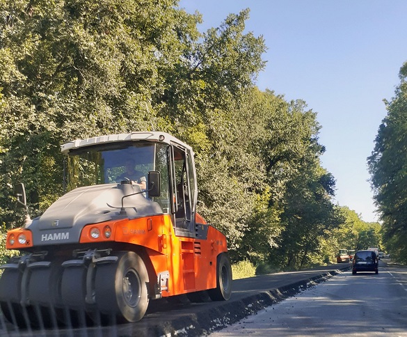 Роботи з оновлення доріг продовжуються на Черкащині (ФОТО)