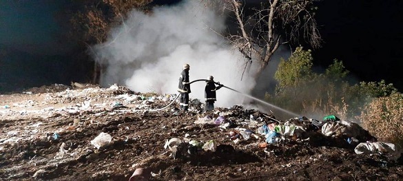 У Черкаській області загорілося сміттєзвалище (ВІДЕО)