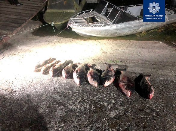 Браконьєри на Черкащині ловили рибу забороненим методом (ФОТО)