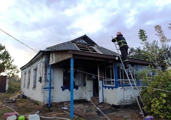 На Черкащині сталася пожежа будинку (ФОТО, ВІДЕО)